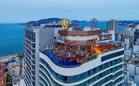 Khách Sạn Regalia Gold